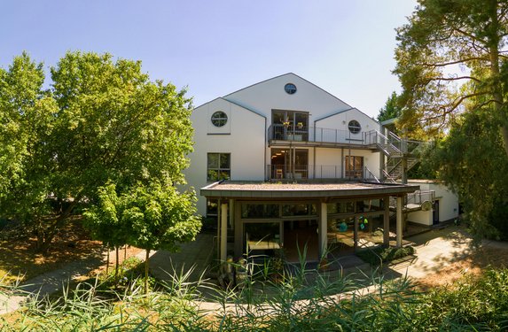 Altbau aus der Gartenperspektive