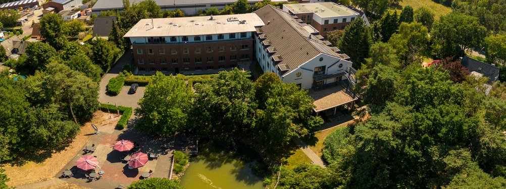 Das Haus aus der Vogelperspektive aus Richtung Garten